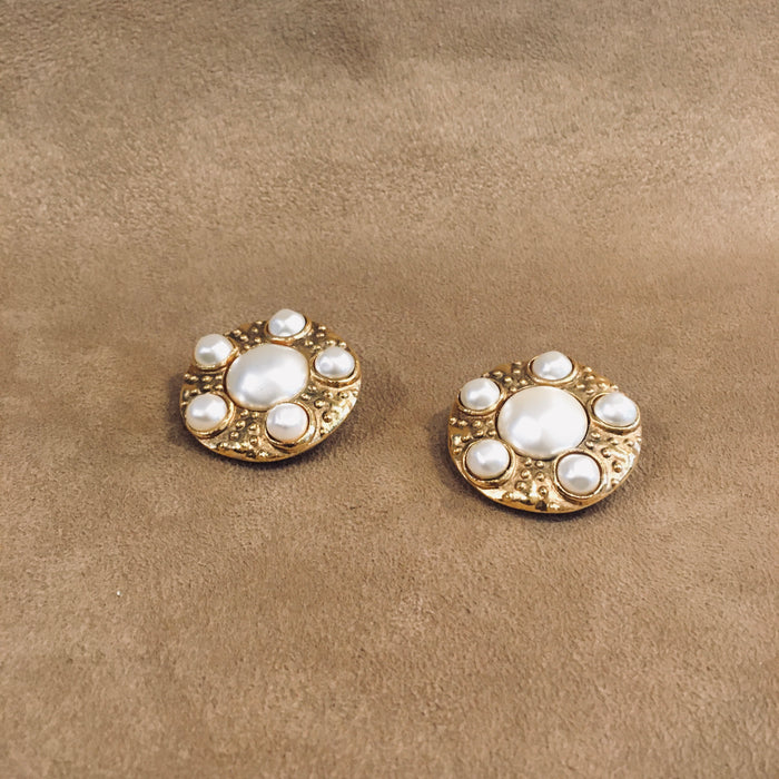 Vintage Chanel glass baroque pearl clip on earrings