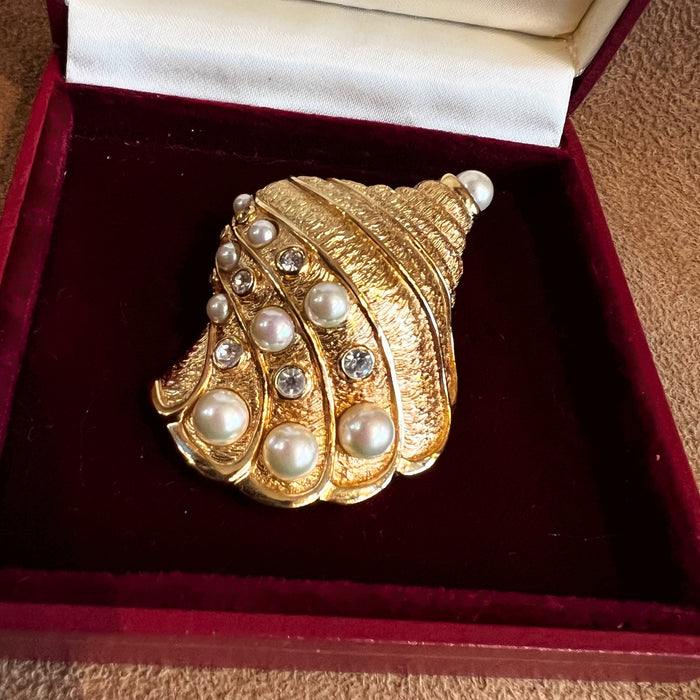 Christian Dior Vintage conch shell brooch gold with Pearls