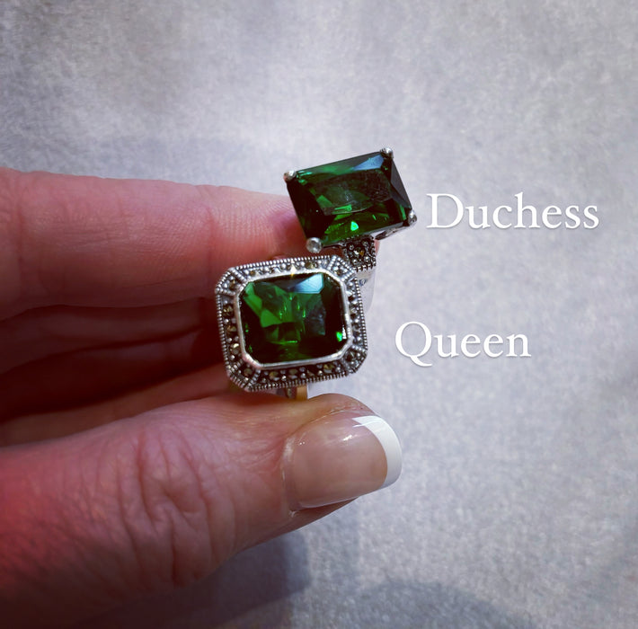 Emerald Green Queen Solitaire Ring