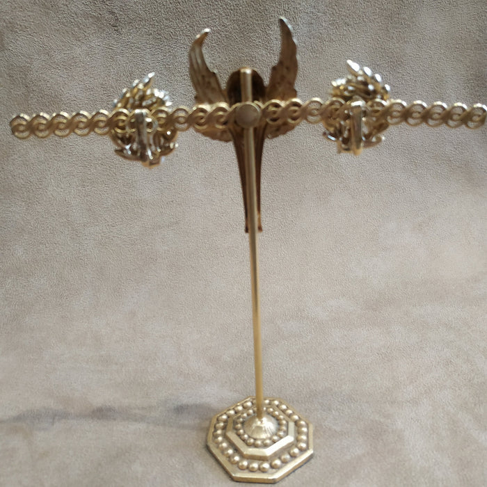 Trifari Pearl Leafy Flower Pearl And Gold Vintage Clip On Earrings