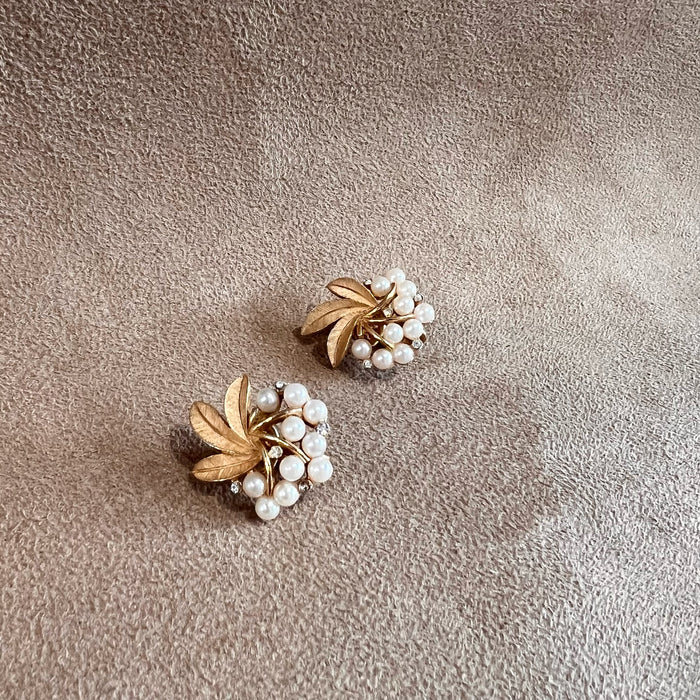 Trifari Pearl Leafy Pearl Vintage Clip on Earrings 012
