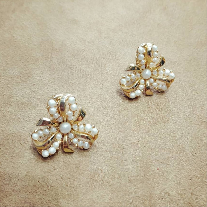 Trifari Leaf bow Pearls Shamrock Clip on earrings - The Hirst Collection