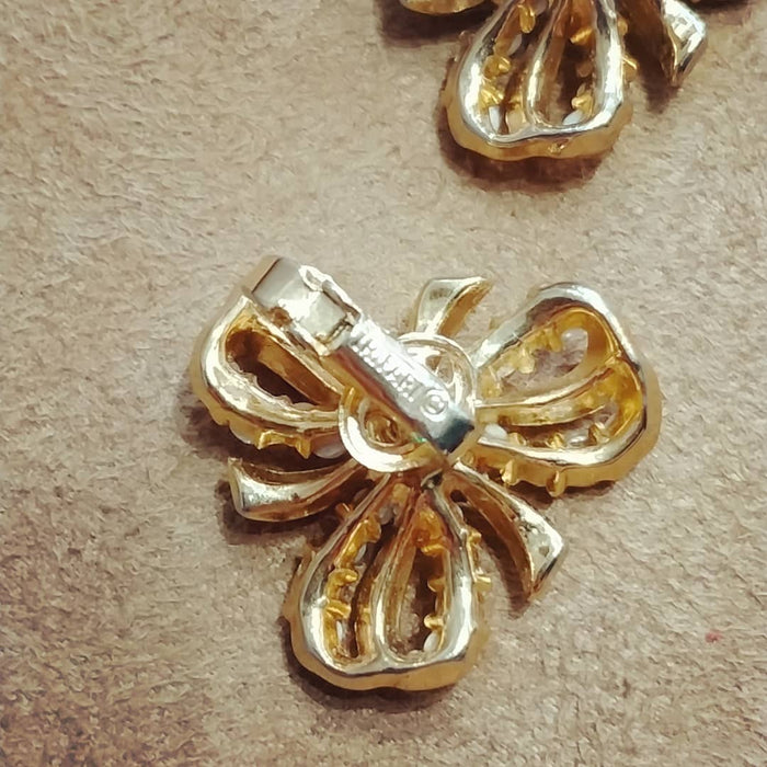 Trifari Leaf bow Pearls Shamrock Clip on earrings - The Hirst Collection