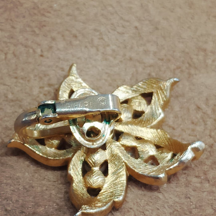 Trifari Vintage Star Pearl Earrings Clip On - The Hirst Collection