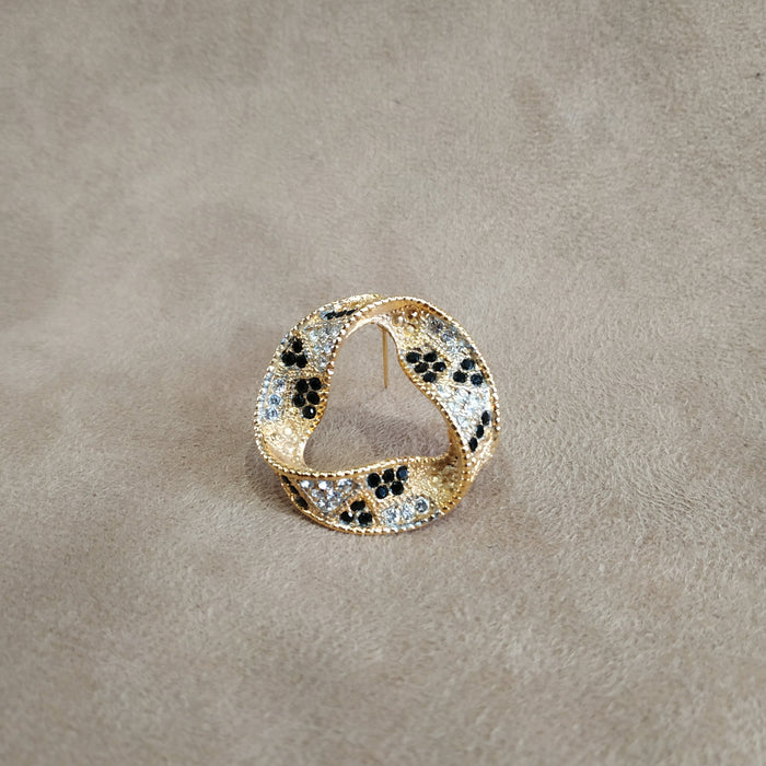 Vintage black and clear crystal ribbon circle brooch