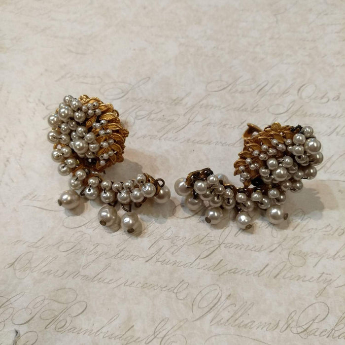 Miriam haskell vintage cluster pearl clip on earrings - The Hirst Collection