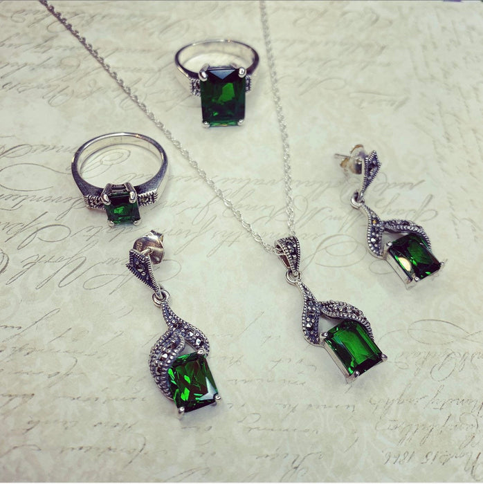 The Duchess Solitaire Emerald Green Ring - The Hirst Collection