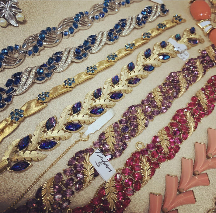 Trifari vintage sapphire blue crystal flower bracelet gold plated - The Hirst Collection