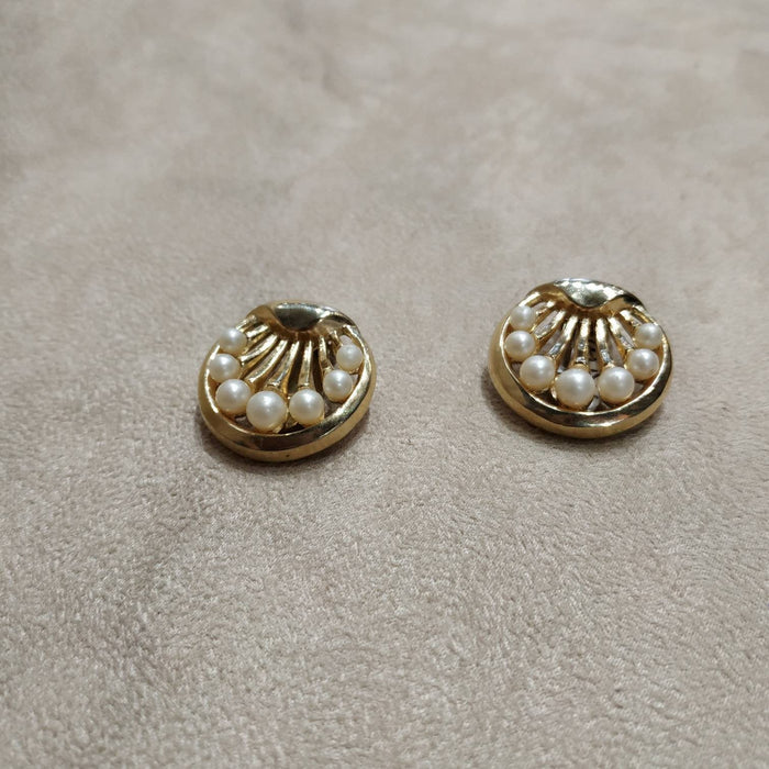 Trifari Vintage Pearl Earrings Clip On  Gold - The Hirst Collection
