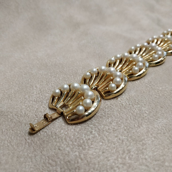Trifari Flower and Pearl Vintage Bracelet - The Hirst Collection