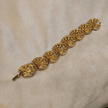 Trifari Flower and Pearl Vintage Bracelet - The Hirst Collection