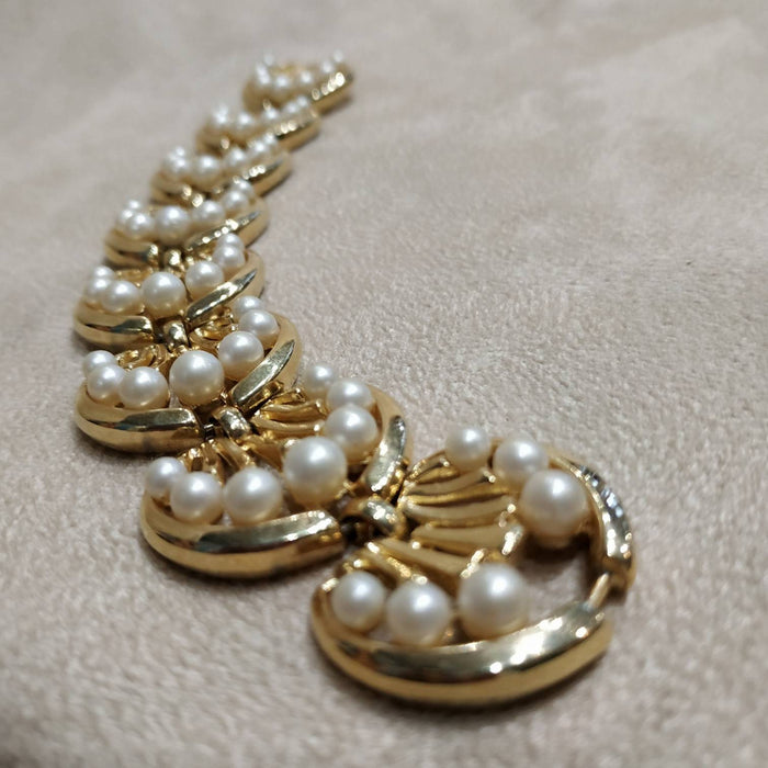 Trifari Flower and Pearl Vintage Bracelet - The Hirst Collection
