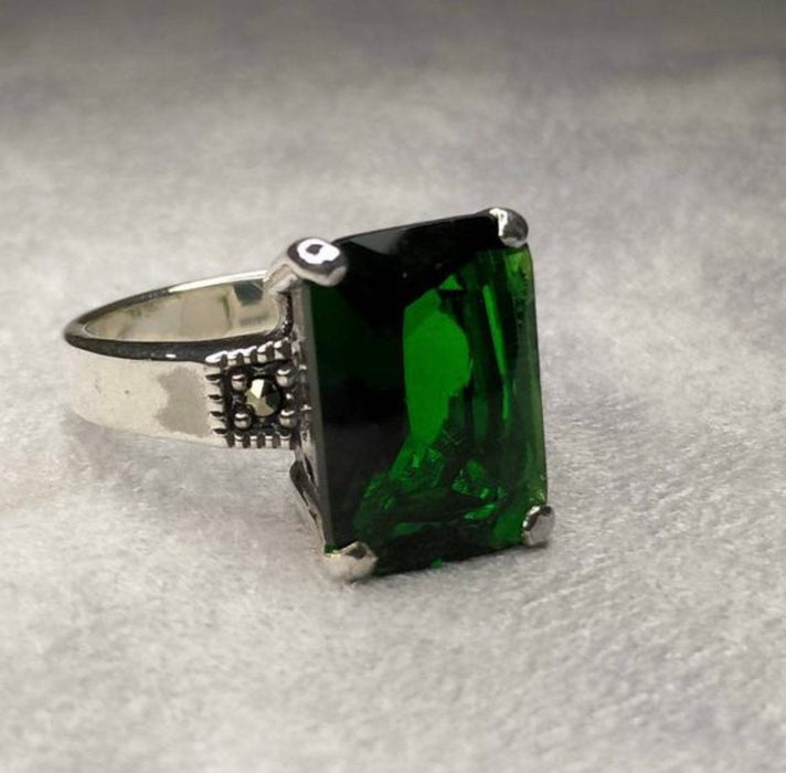 The Duchess Solitaire Emerald Green Ring - The Hirst Collection