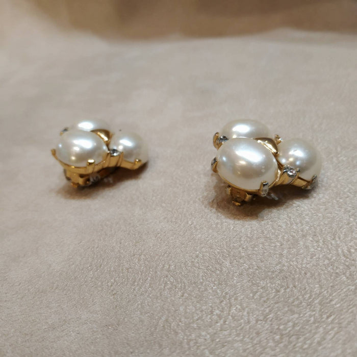 Vintage Ciner 3 Pearl Earrings - The Hirst Collection