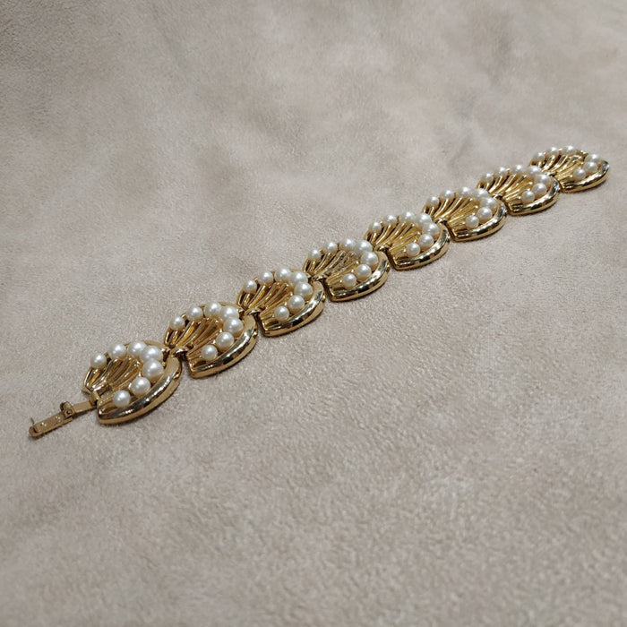 Trifari Flower and Pearl Vintage Bracelet - The Hirst Collection