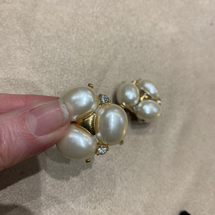 Vintage Ciner 3 Pearl Earrings - The Hirst Collection