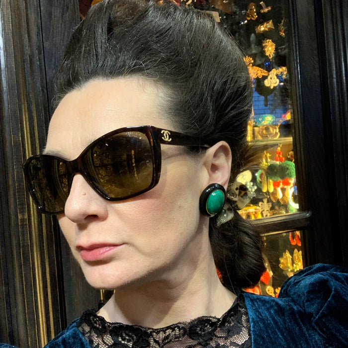 Ciner Vintage Earrings Green / black  Clip On - The Hirst Collection