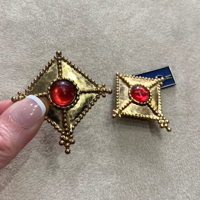 Oscar De La Renta Amber square clip on earrings - The Hirst Collection