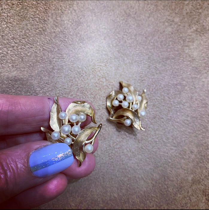 Trifari Pearl Leafy Vintage Earrings 003
