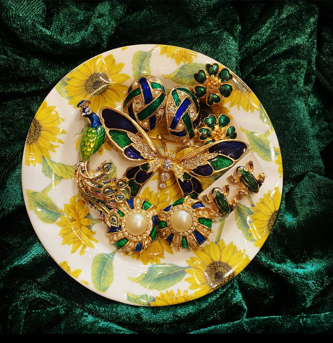 Peacock brooch by Bill Skinner