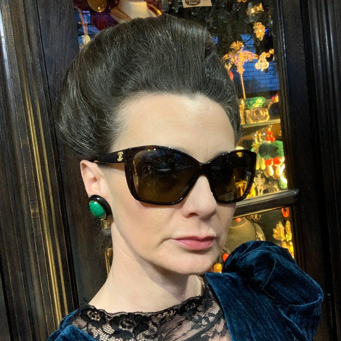 Ciner Vintage Earrings Green / black  Clip On - The Hirst Collection