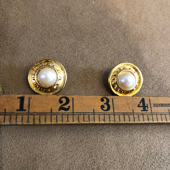 Vintage Gold Round Pearl Earrings Clip On