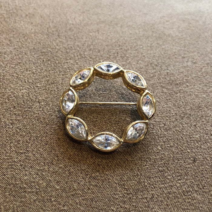 Vintage Clear Crystal Gold Round wreath Brooch