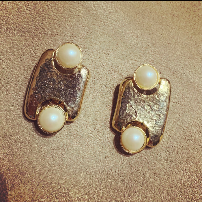 Reserved: Vintage glass pearl flat clip on earrings
