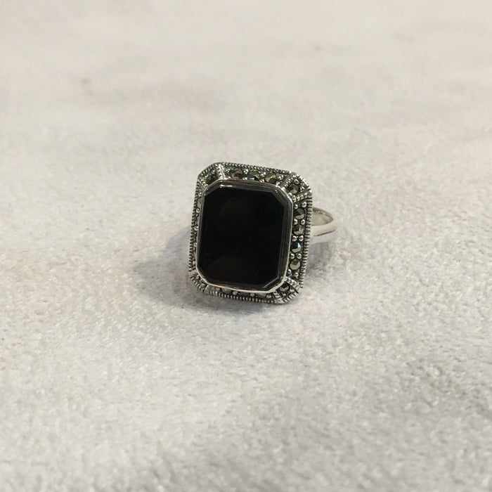 Queen Solitaire Onyx Ring