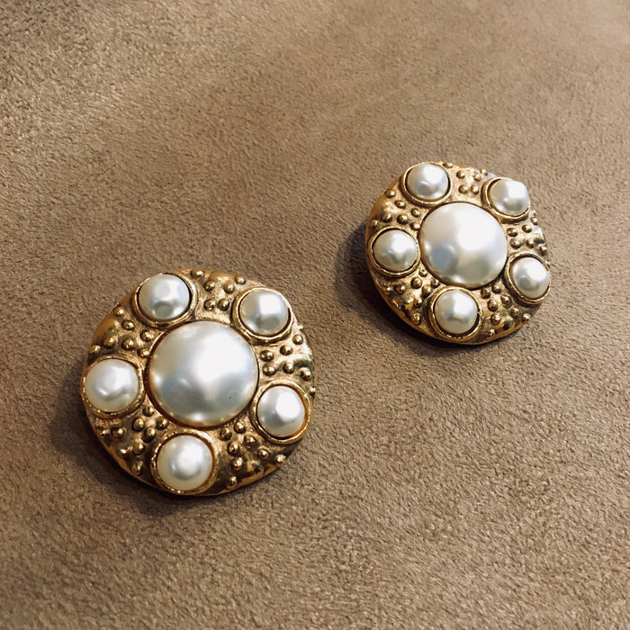 Vintage Chanel glass baroque pearl clip on earrings