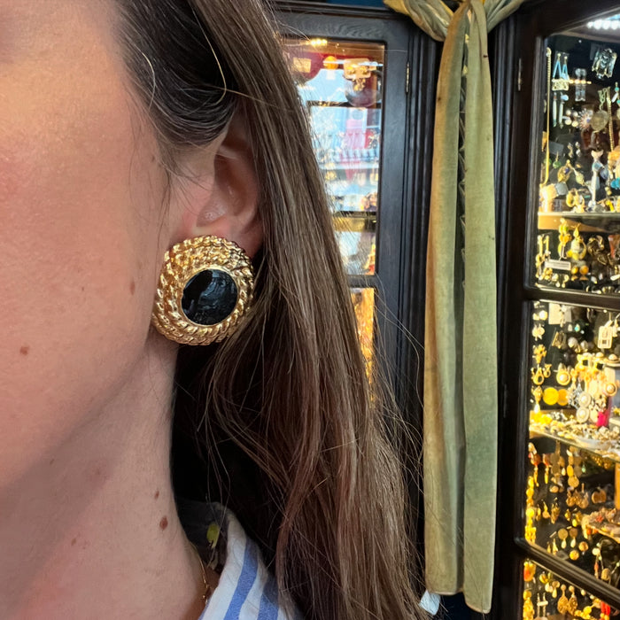 Vintage Black Gold Round Clip On Earrings