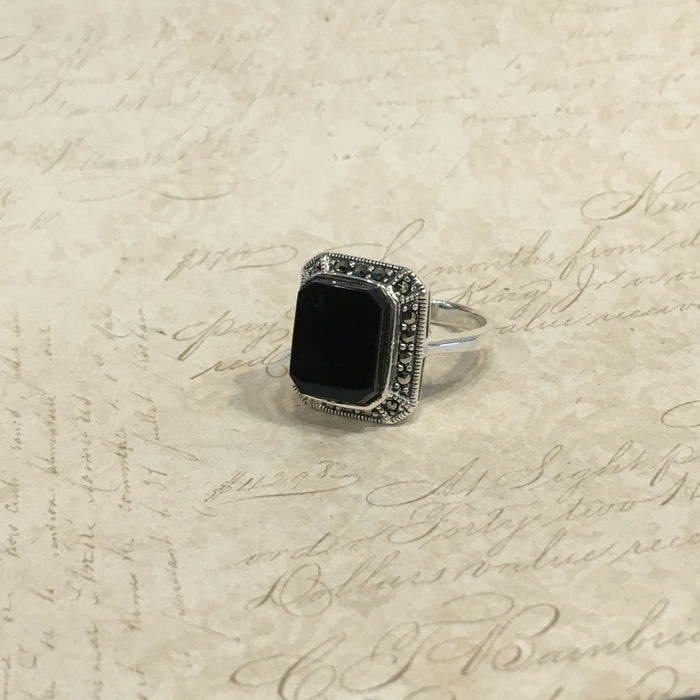 Queen Solitaire Onyx Ring