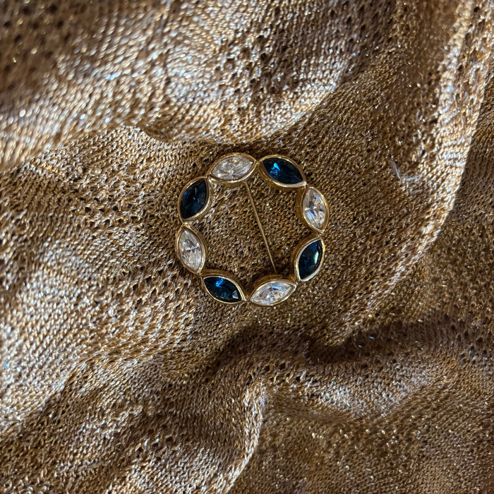 Cabuchon Sapphire blue wreath brooch