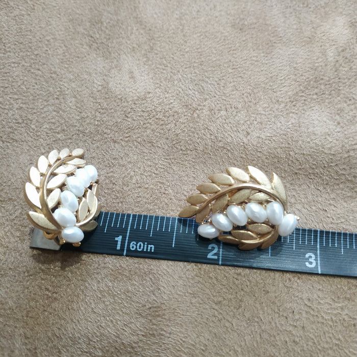 Trifari Pearl Leafy Flower Pearl And Gold Vintage Clip On Earrings