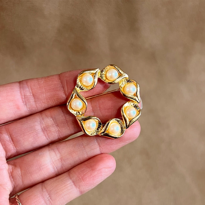 Vintage Cala Lily Gold Pearl Round wreath Brooch