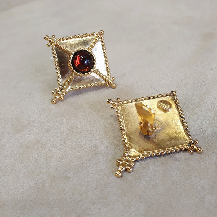 Oscar De La Renta Amber square clip on earrings - The Hirst Collection