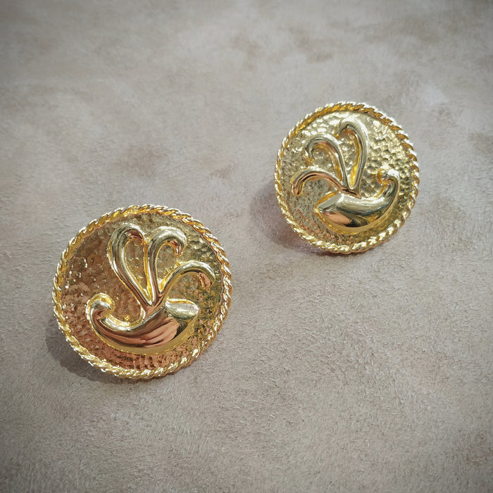 Alexis Kirk Vintage Gold Round Clip on Earrings - The Hirst Collection