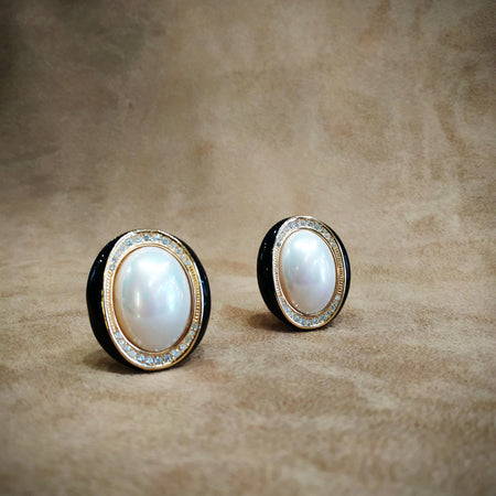 Christian Dior vintage Earrings in gold black and pearl - The Hirst Collection