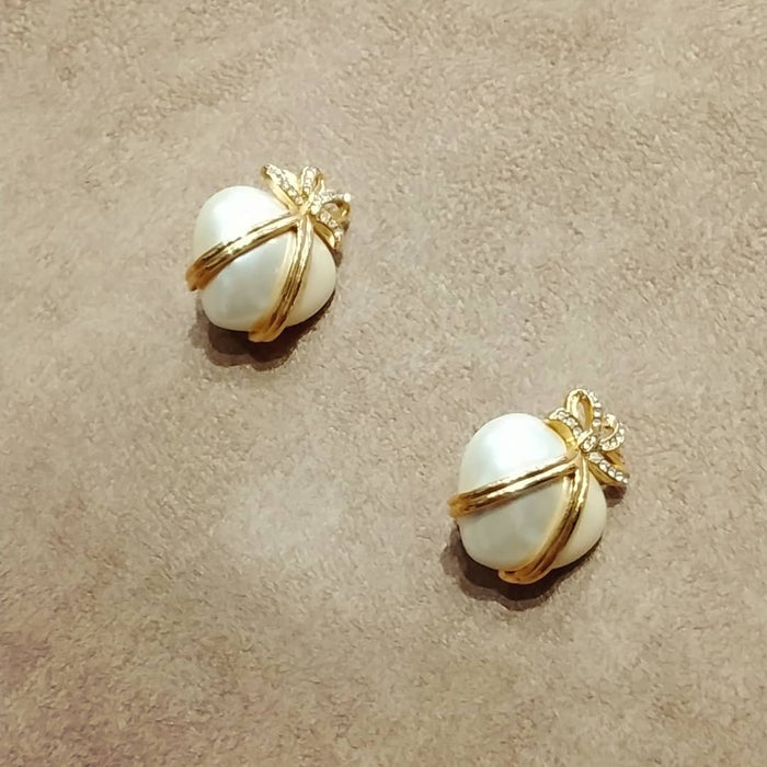 Joan Rivers vintage Gifter Heart Pearl Earrings - The Hirst Collection