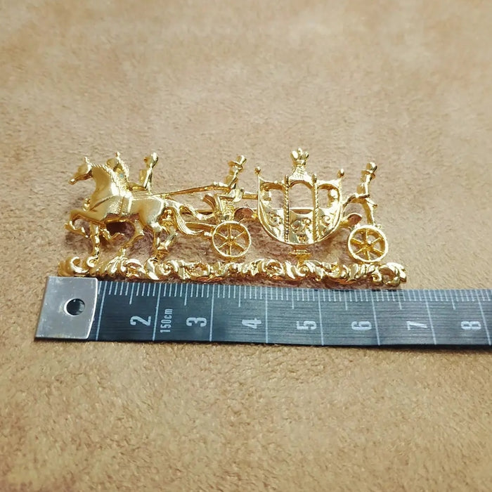 Gold coach and horses  Brooch