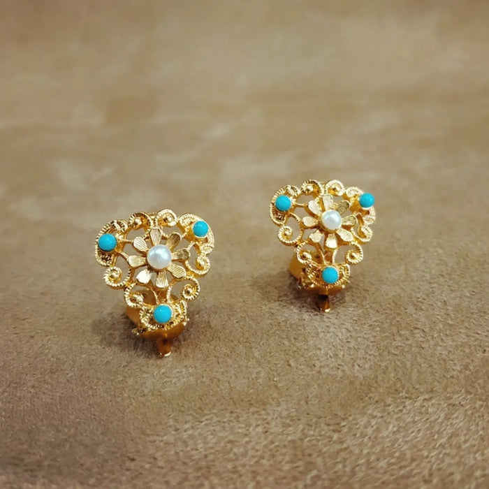 Vintage small turquoise pearl flower triangular clip on earrings