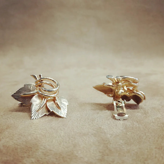 Boucher Gold Leafy Vintage earrings