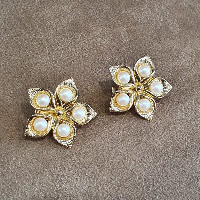 Pearl  flower earrings Cala Lily collection