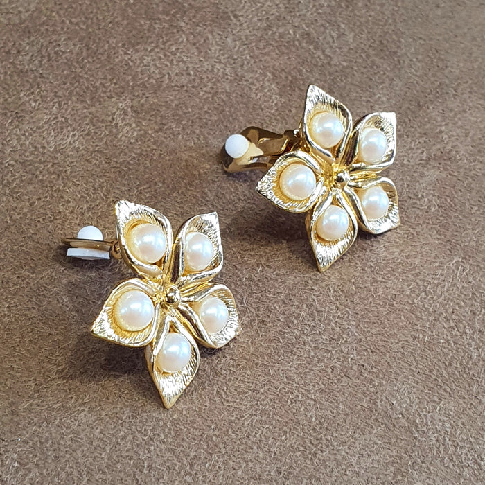 Pearl  flower earrings Cala Lily collection