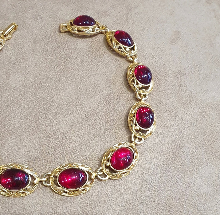 Red Glass  Oval Cabochon Gold Vintage Necklace