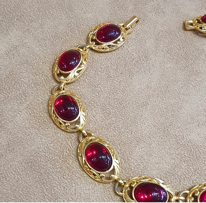 Red Glass  Oval Cabochon Gold Vintage Necklace