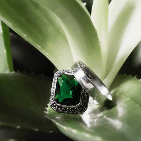 Emerald Green Queen Solitaire Ring - The Hirst Collection