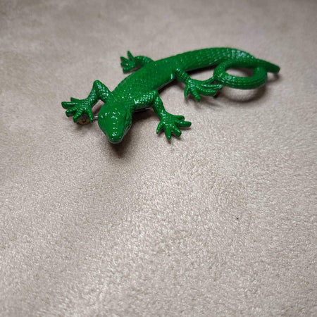 Green Gecko Lizard brooch by JJ pewter - The Hirst Collection