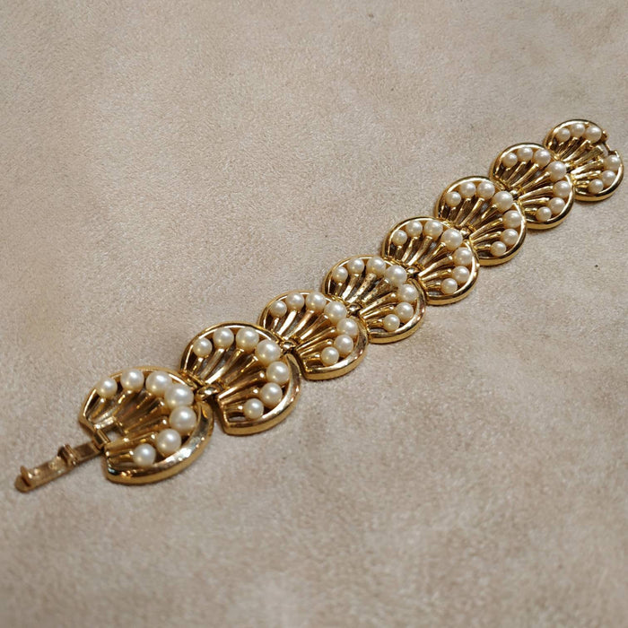 Trifari Flower and Pearl Vintage Bracelet - The Hirst Collection