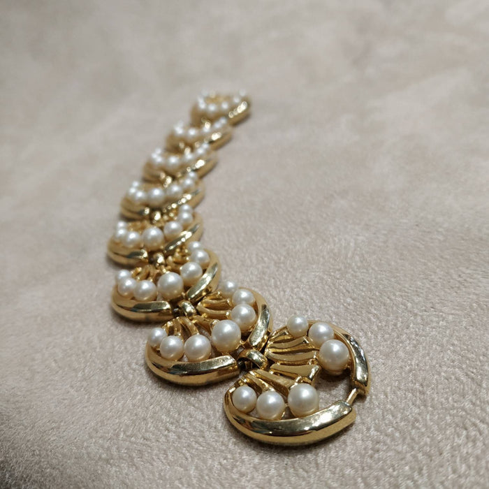 Trifari Flower and Pearl Vintage Bracelet - The Hirst Collection